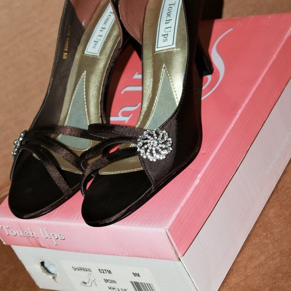 Touch Ups Shoes - TOUCH UPS Sharmain brown shoes women's size 9M evening heels - display